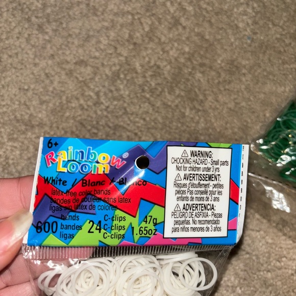 rainbow loom bands (white, green & black) 600 bands and 24 clips in each bag - Picture 2 of 2